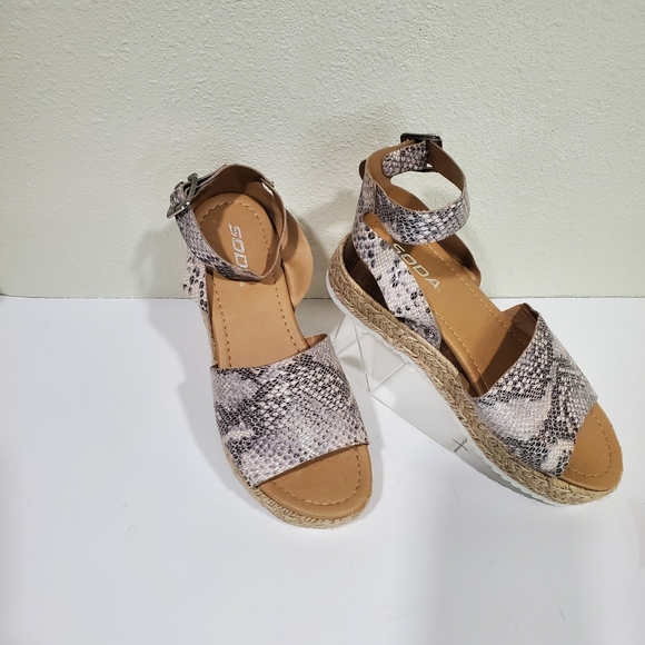 Soda Women Espadrille Faux Snake Skin Platform Sandals Size 7 - Picture 1 of 7